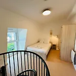 We Live In R - Duplex 502