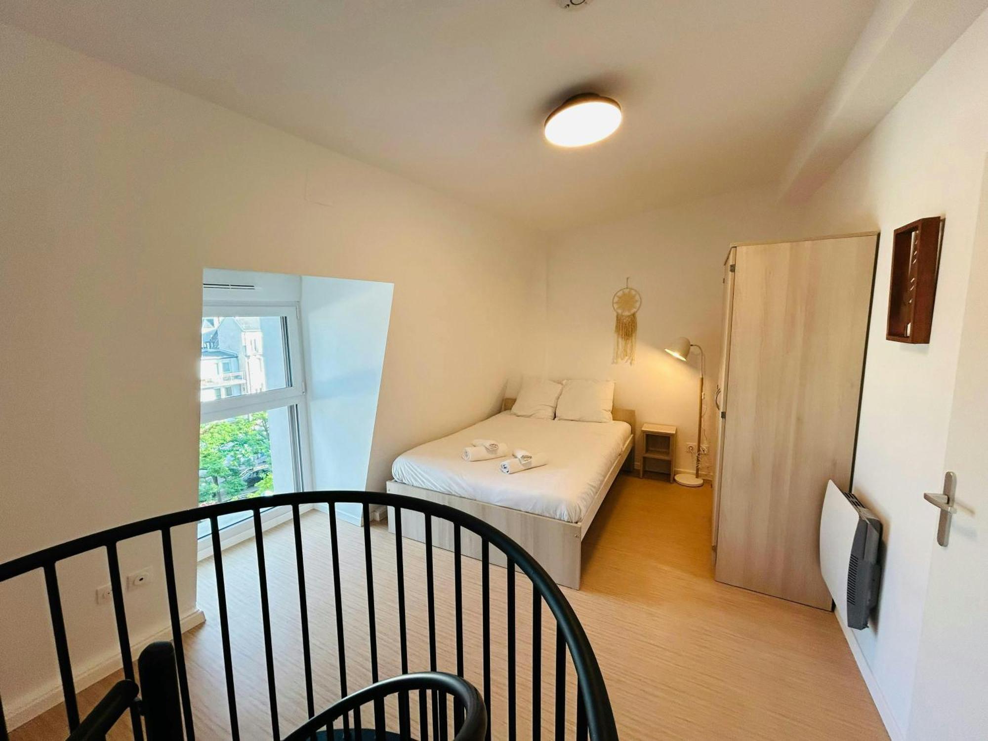 We Live In R - Duplex 502 * Reims