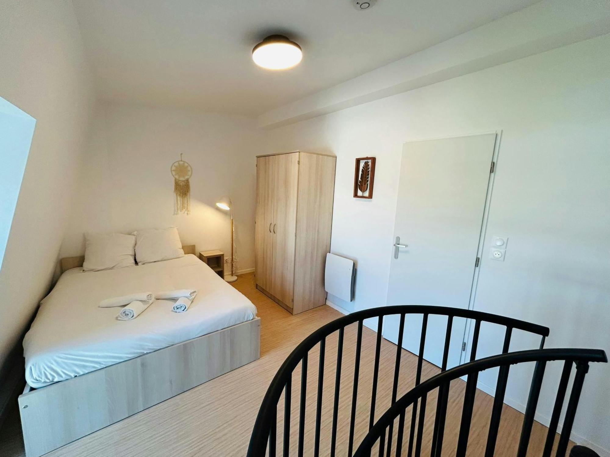 We Live In R - Duplex 502 Reims