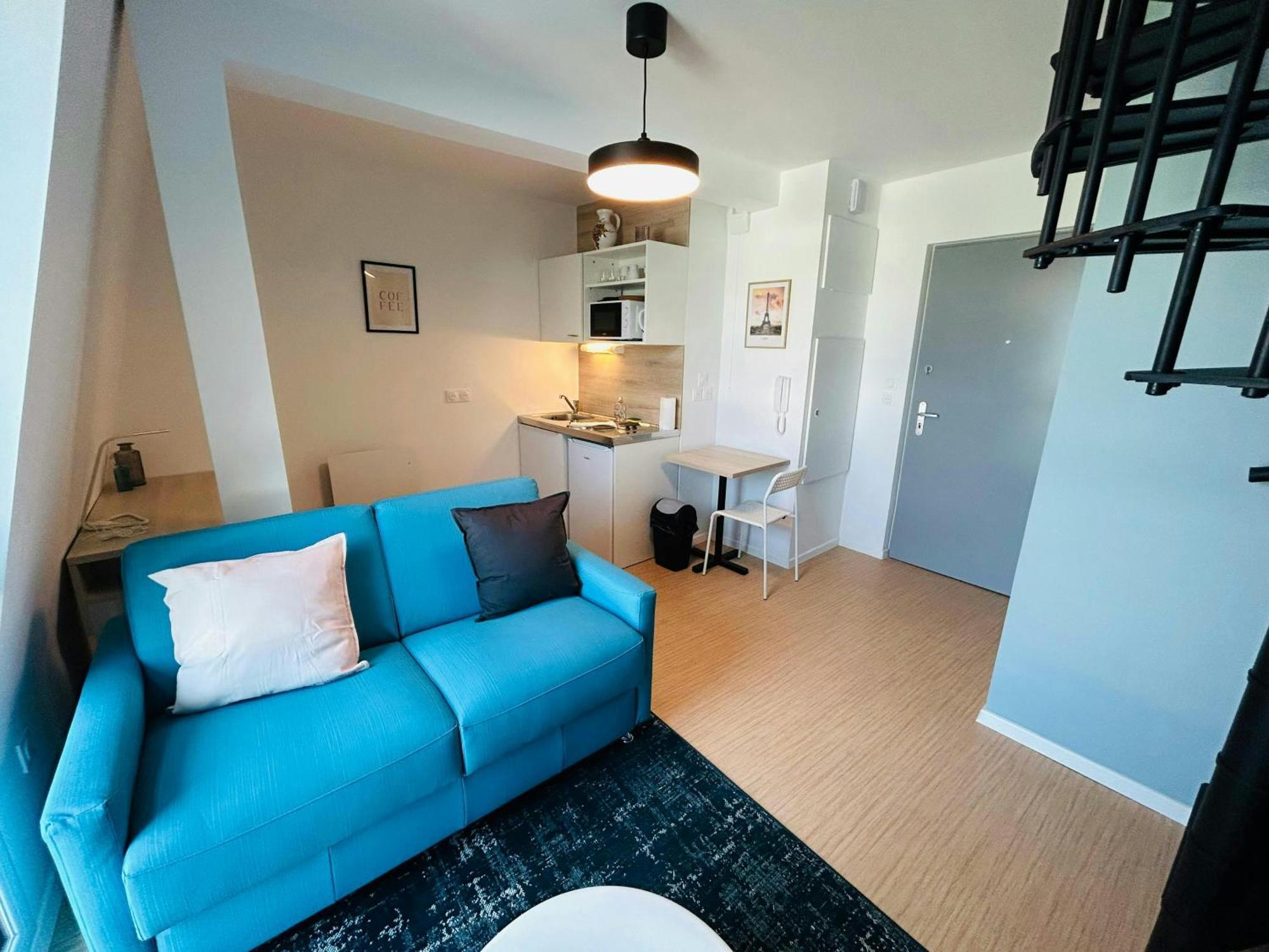 We Live In R - Duplex 502 Reims