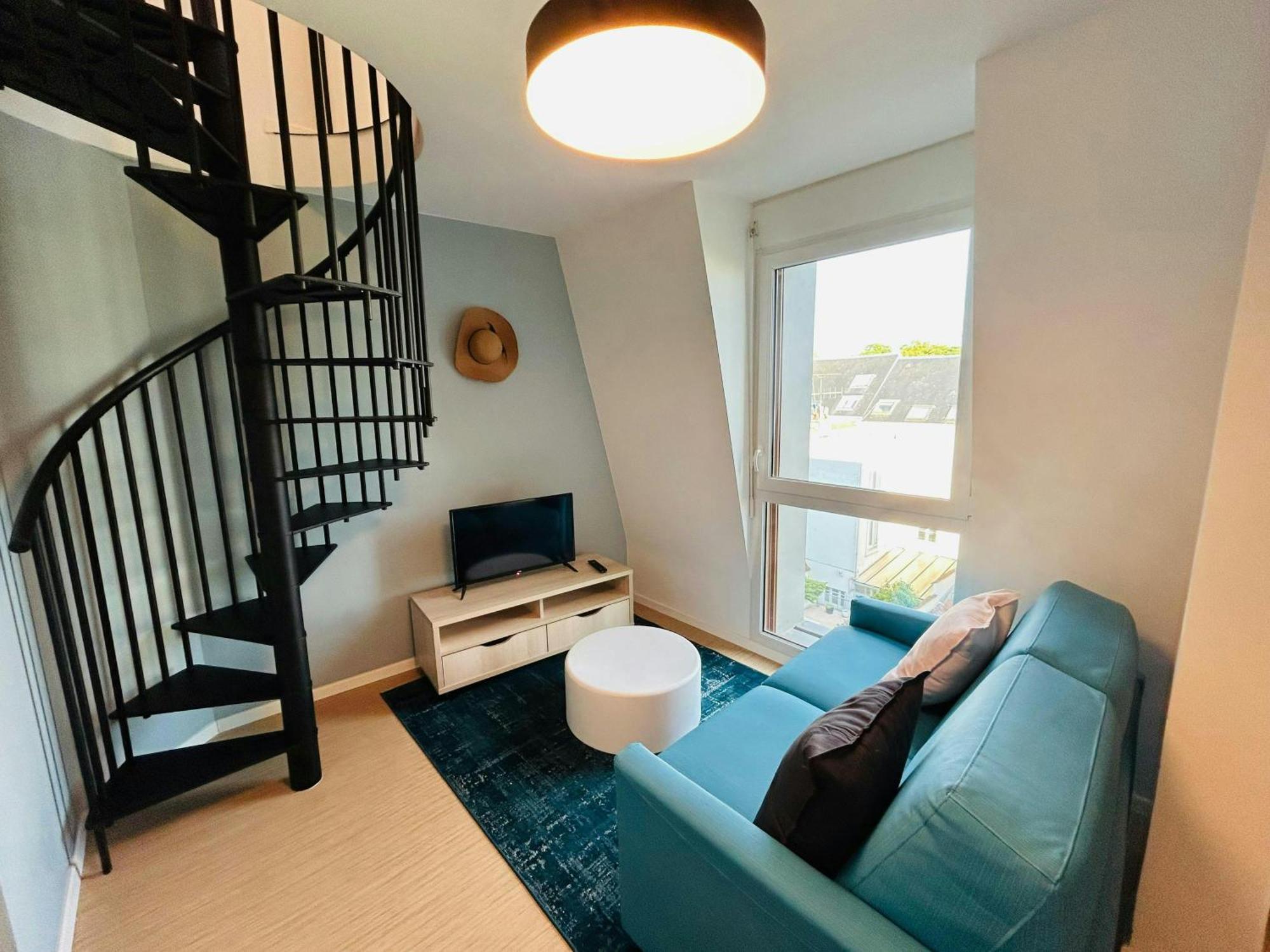 We Live In R - Duplex 502 * Reims